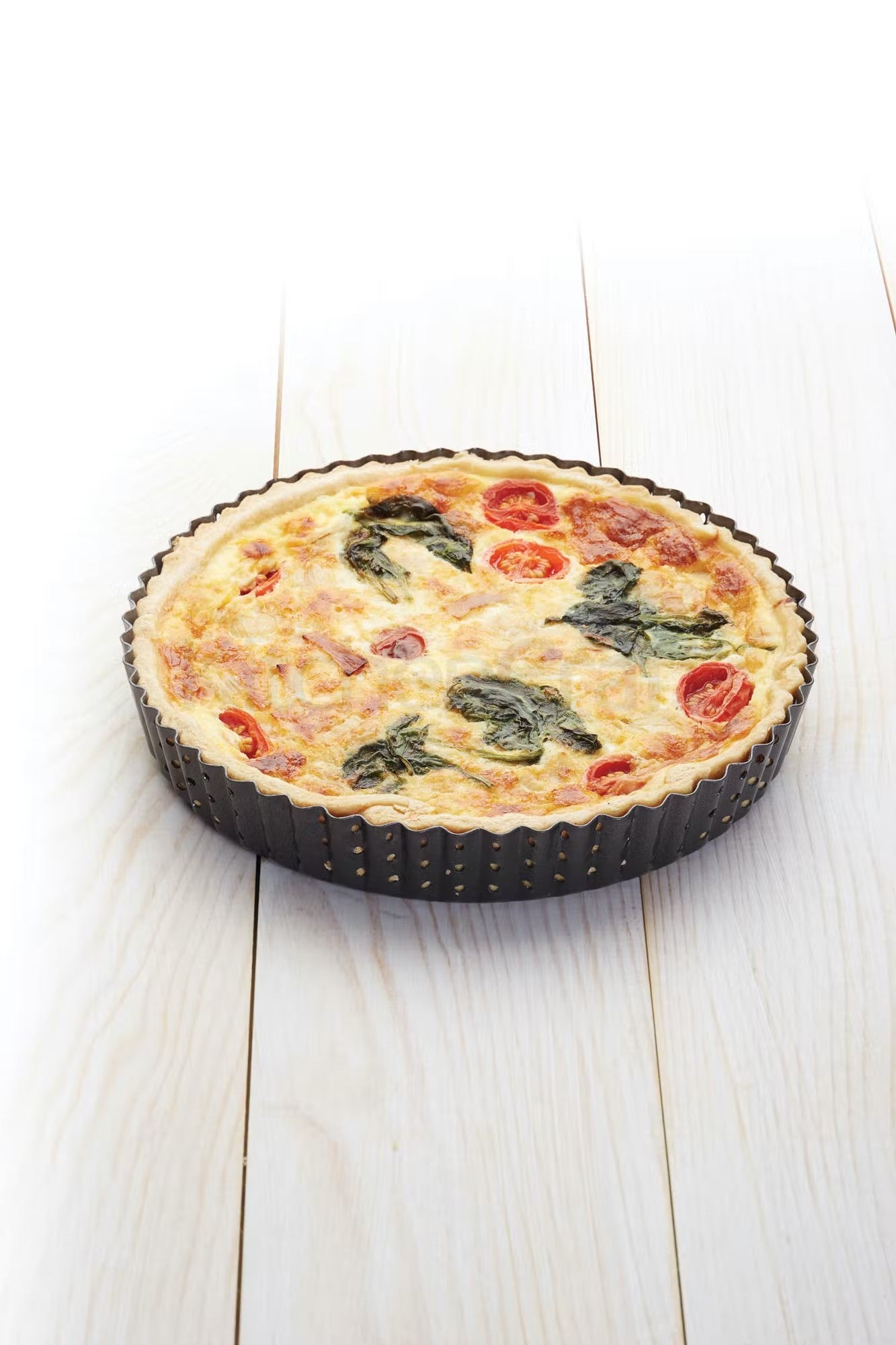 KitchenCraft - MasterClass Crusty Bake Non-stick Fluted Round 23cm Quiche Tin KCMCCB37