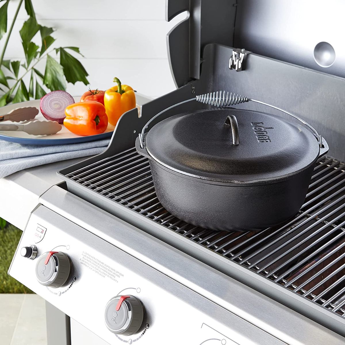 LODGE 9 Quart Cast Iron Dutch Oven With Bail Handle L12DO3