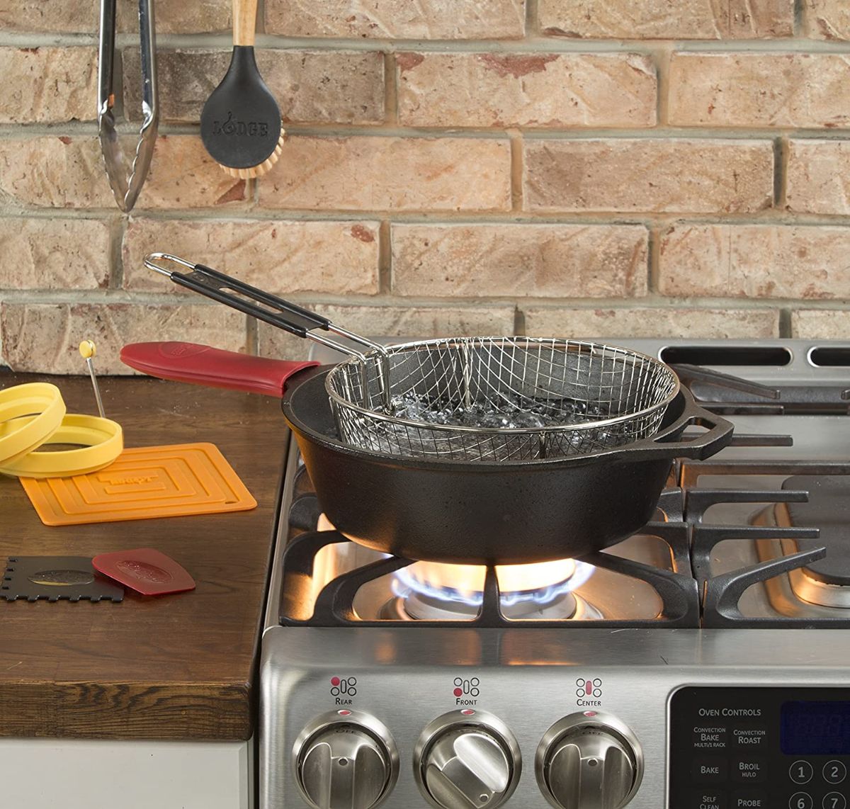 Lodge Silicone Square Trivet with Black Logo Skillets, Yellow AS7S21