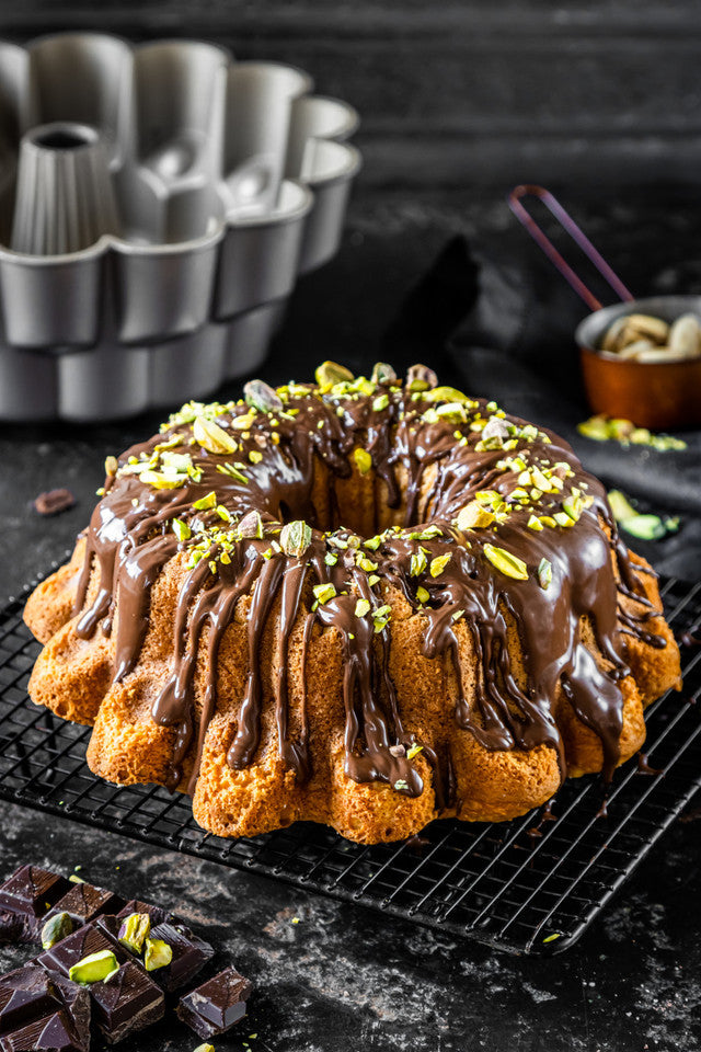 KitchenCraft MasterClass Non-Stick Cast Aluminium Decorative Cake Tin, Tiered