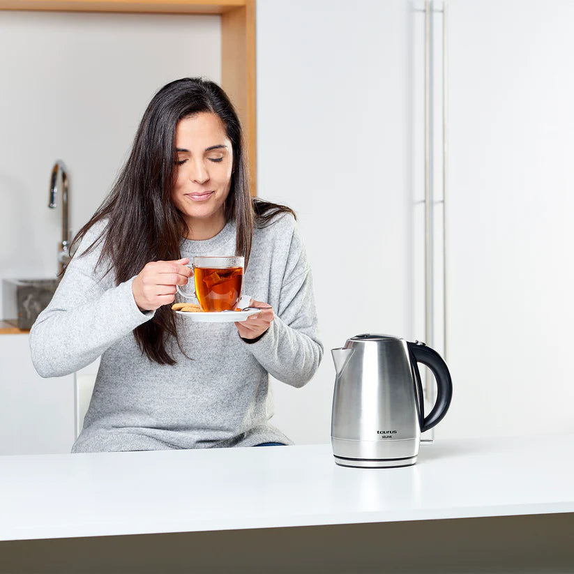 TAURUS SELENE KETTLE 1.7L CAPACITY BRUSHED S/S 2200W