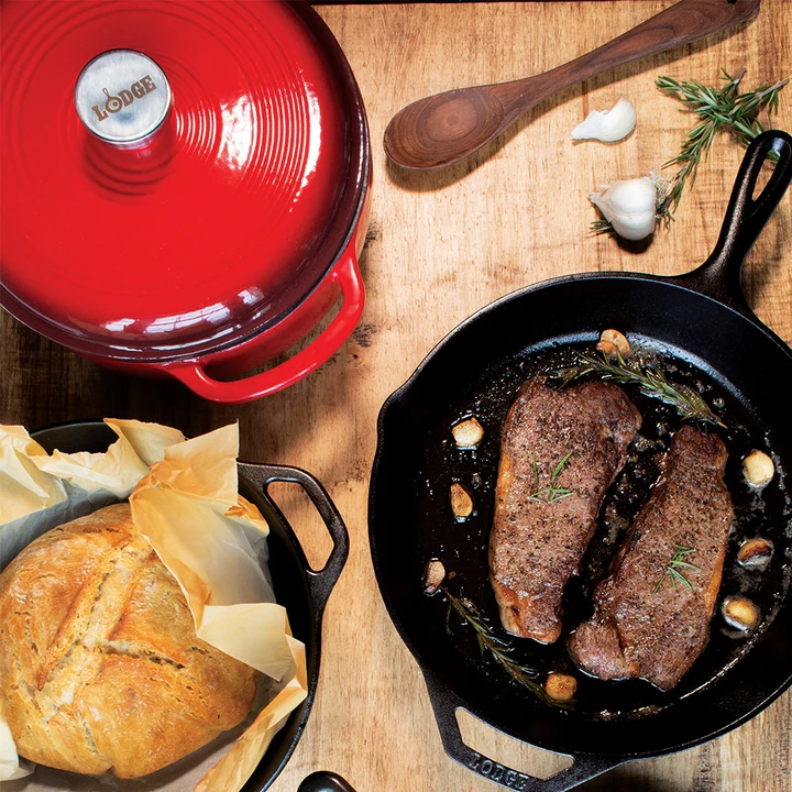 LODGE 7.38Lt Red Enameled Cast Iron Dutch Oven - EC7D43