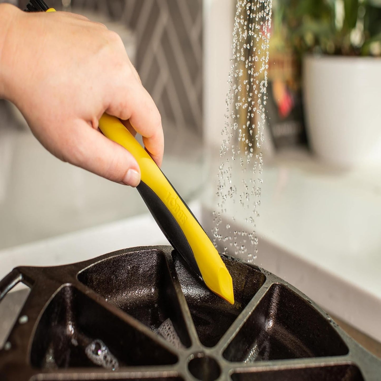 LODGE Corner Groove Cleaning Brush with Two Nylon Brush Heads, Fits Narrow Spaces, to Clean Cast Iron or Ridged Cookware