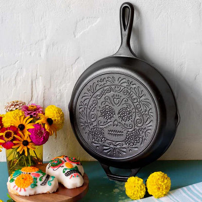 LODGE Seasoned Cast Iron Sugar Skull Skillet