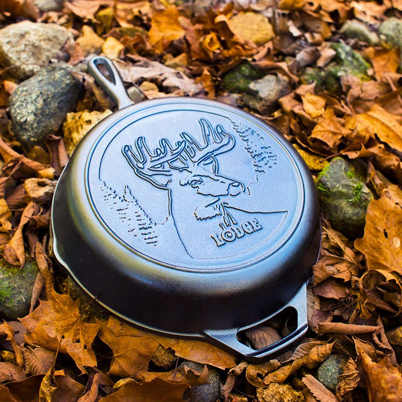 LODGE Wildlife Series 10.25 Inch Cast Iron Deer Skillet L8SKWLDR