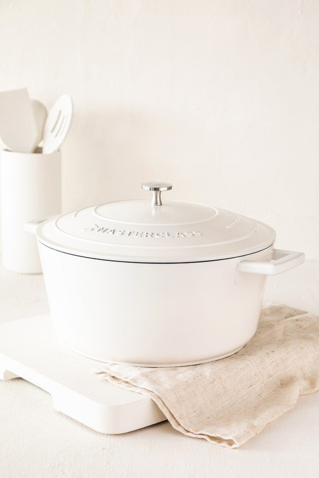 Kitchencraft MasterClass Cast Aluminium Casserole Dish, 5L, Cream